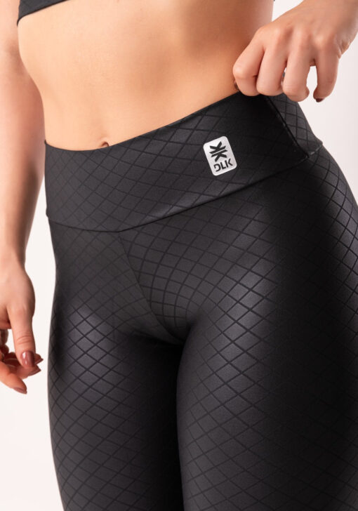 Calça legging shine preto textura quadriculada dlk - Image 5