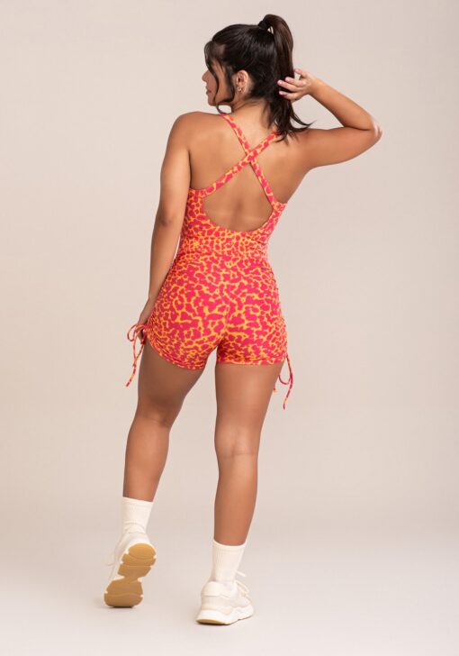 Macacão curto fitness feminino euphoria com franzido e amarração estampa spot orange dlk - Image 3