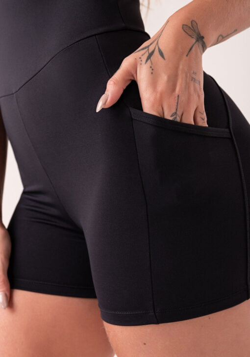 Macaquinho fitness feminino preto com bolsos oasis dlk - Image 2