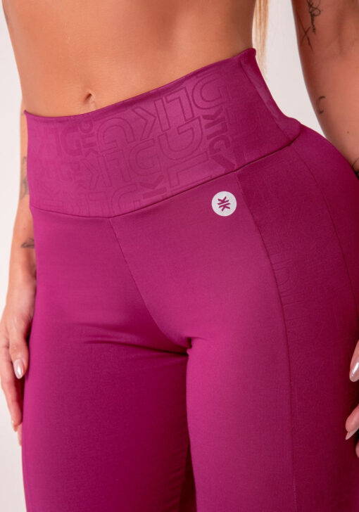 Legging fitness feminina vinho com recortes logomania reflections dlk - Image 5