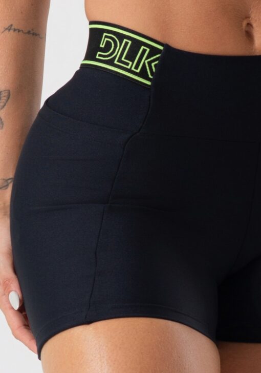 Short fitness feminino com bolsos e elástico no cós activity dlk preto - Image 4