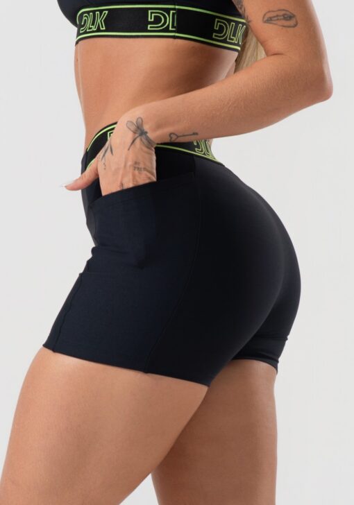 Short fitness feminino com bolsos e elástico no cós activity dlk preto