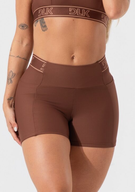 Short fitness feminino com bolsos e elástico no cós activity dlk marrom - Image 4