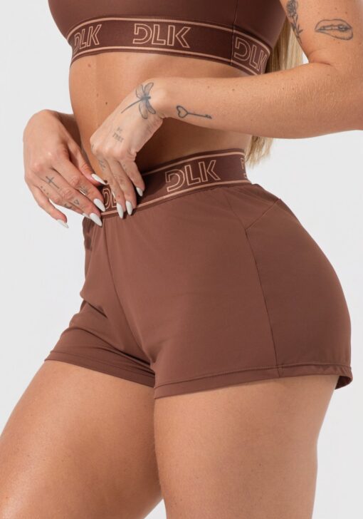 Short fitness feminino soltinho com elástico no cós activity dlk marrom - Image 3