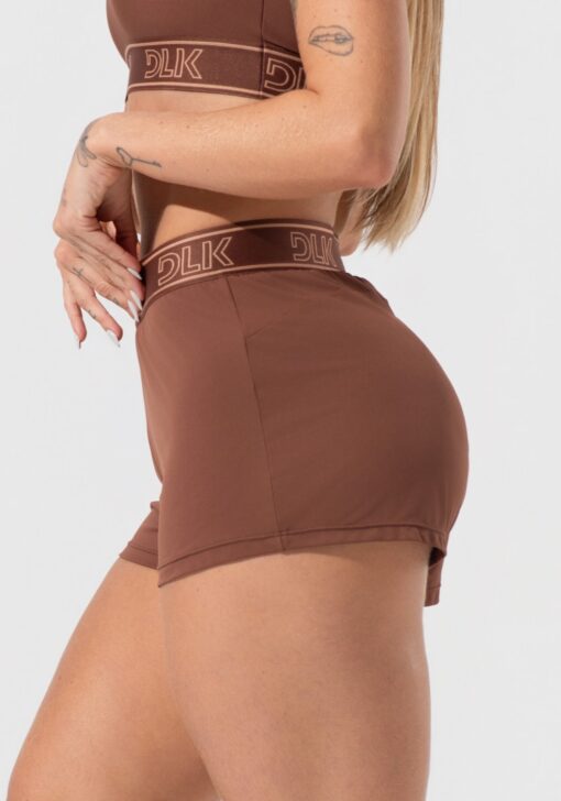Short fitness feminino soltinho com elástico no cós activity dlk marrom