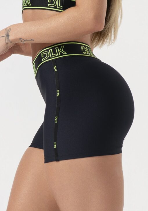 Short fitness feminino com elásticos no cós e na lateral activity dlk preto